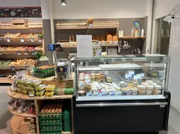 591-biocoop-lyon-mermoz-magasin-bio-fromage-coupe-service-traditionnel-traiteur-snacking.webp